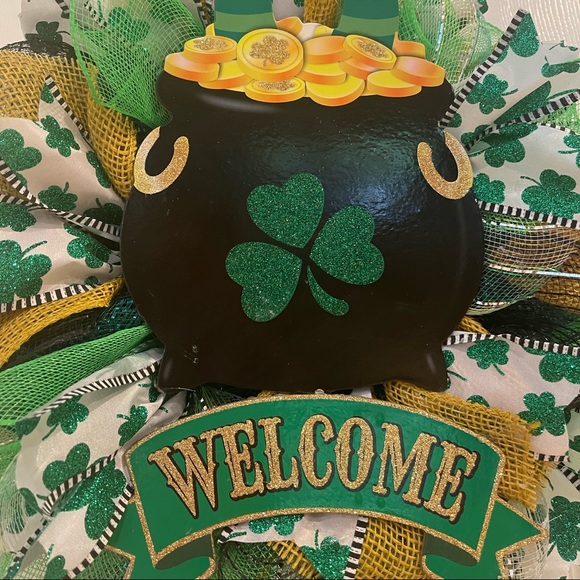 St. Patrick’s Day wreath “POT OF GOLD” Greens, black, golds. 18” very full! - Picture 3 of 8